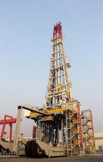 科瑞石油 首創(chuàng)3000hp智能一體化沙漠快移鉆機(jī)